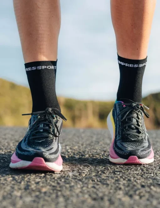 Calcetines Pro Racing Socks RUN HIGH V4.0 Black White/Core Red - Compressport - Imagen 3