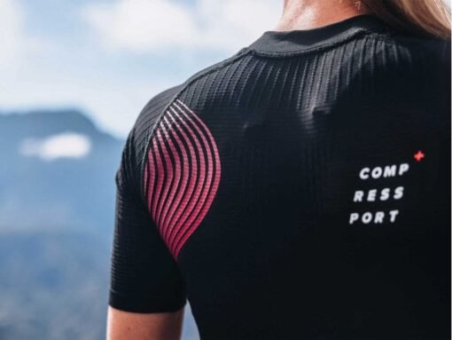 Polera de Trail Running Mujer Compressport Negra - Imagen 3